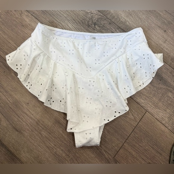 White Eyelet Ruffle Skirt Size Large Summer Vacation Beach - Picture 1 of 5